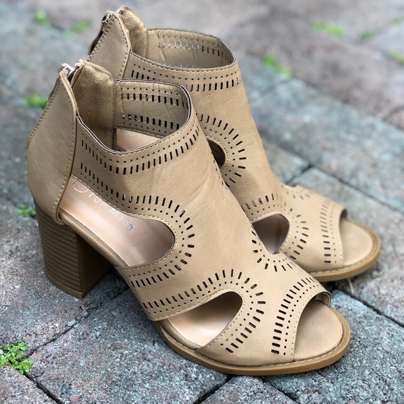 TOP Moda Shoes - TOP Moda Chunky Heel Sandals Beige Sz 5.5M
